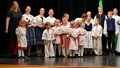 Na svatého Jána otvírá se létu brána - 2. část