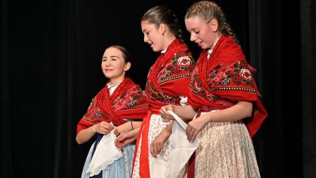 Na svatého Jána otvírá se létu brána - 2. část