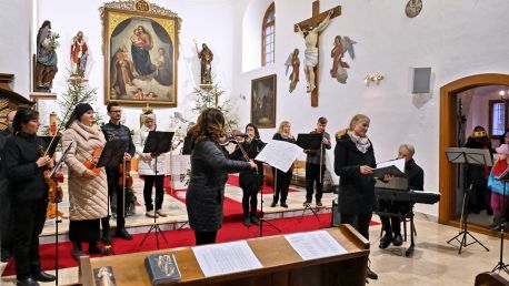 Kostel Nanebevzetí Panny Marie ve Slatině u Bílovce zaplnila hudba a zpěv