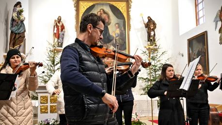 Kostel Nanebevzetí Panny Marie ve Slatině u Bílovce zaplnila hudba a zpěv