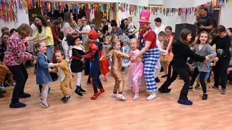 Letošní karneval byl plný barev