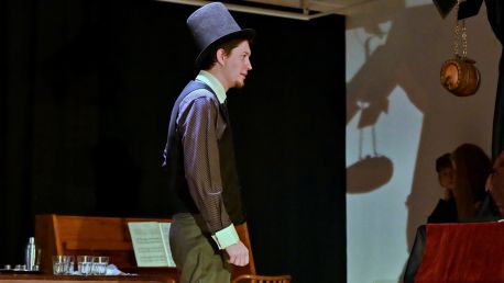 Limonádový Joe v podání Divadla z jednoho hrnce