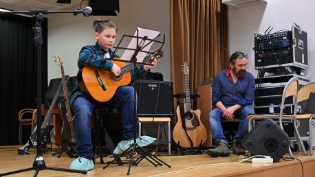 Koncert kytaristů a zasloužený velký potlesk