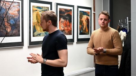 Obrazová galerie v MCUT Skořápka představuje díla M-M-M