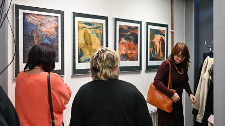 Obrazová galerie v MCUT Skořápka představuje díla M-M-M