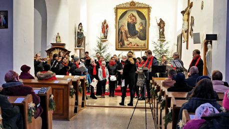 Kostel Nanebevzetí Panny Marie ve Slatině u Bílovce zaplnila hudba a zpěv