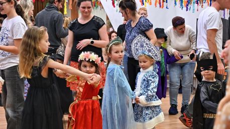 Letošní karneval byl plný barev