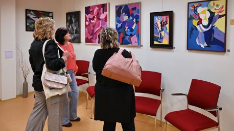 Obrazová galerie v MCUT Skořápka představuje díla M-M-M