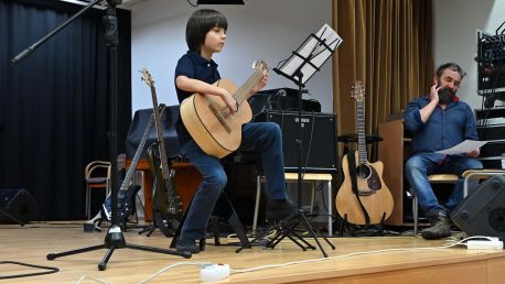 Koncert kytaristů a zasloužený velký potlesk