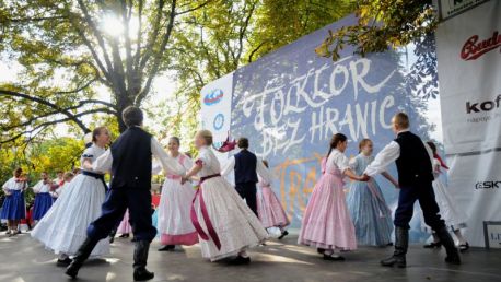 Lidový tanec pro děti (Dětský folklorní soubor Hlubinka)