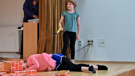 O třech prasátkách. Závěrečné vystoupení dětského Hudebního divadla