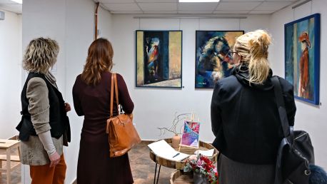 Obrazová galerie v MCUT Skořápka představuje díla M-M-M