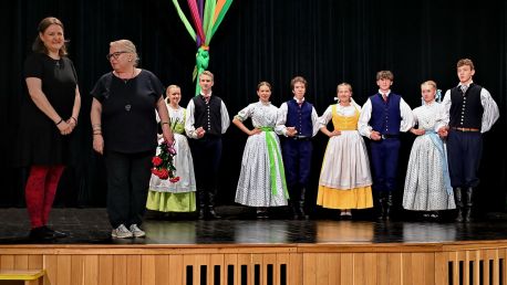Na svatého Jána otvírá se létu brána - 2. část
