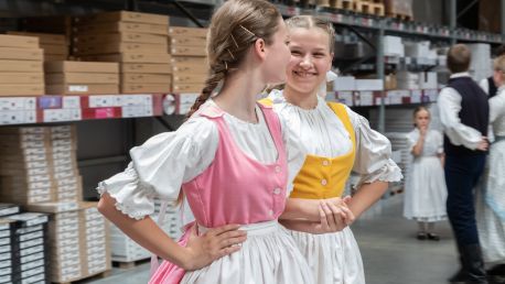 Oslava letního slunovratu. Folklorním tancem