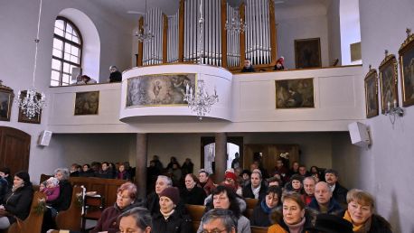 Kostel Nanebevzetí Panny Marie ve Slatině u Bílovce zaplnila hudba a zpěv