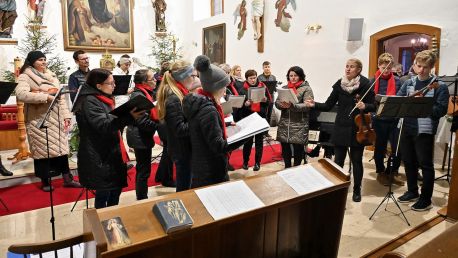 Kostel Nanebevzetí Panny Marie ve Slatině u Bílovce zaplnila hudba a zpěv