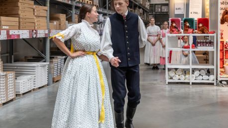 Oslava letního slunovratu. Folklorním tancem
