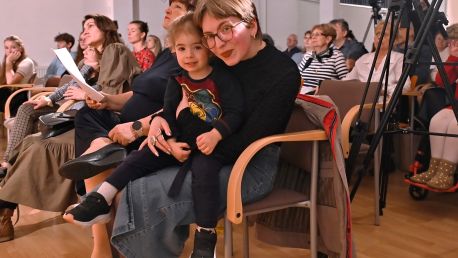 Březen, za mikrofon vlezem