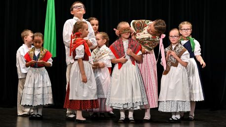 Na svatého Jána otvírá se létu brána - 2. část
