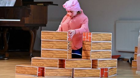 O třech prasátkách. Závěrečné vystoupení dětského Hudebního divadla