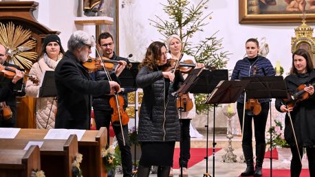 Kostel Nanebevzetí Panny Marie ve Slatině u Bílovce zaplnila hudba a zpěv