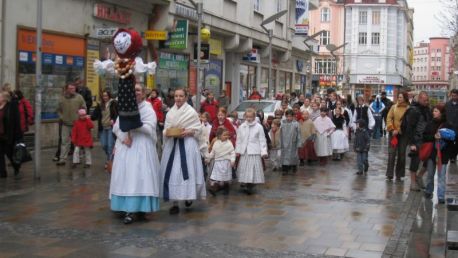 Lidový tanec pro děti (Dětský folklorní soubor Hlubinka)