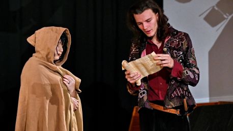 Romeo a Julie v podání Divadla z jednoho hrnce